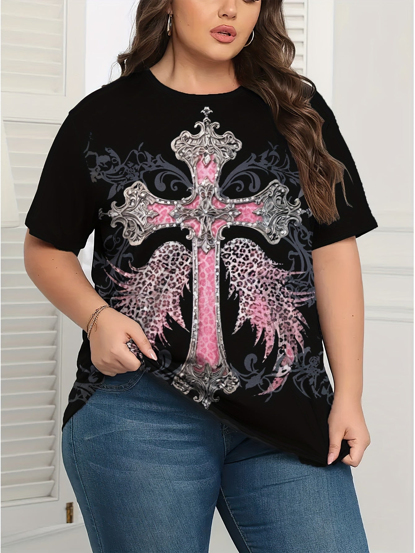 Großgröße, Damen T-Shirt mit Leopardenmuster, Kreuz- und Engelsflügel-Grafik - Dehnbares, atmungsaktives Freizeitoberteil, rosa/schwarzes Design, maschinenwaschbar