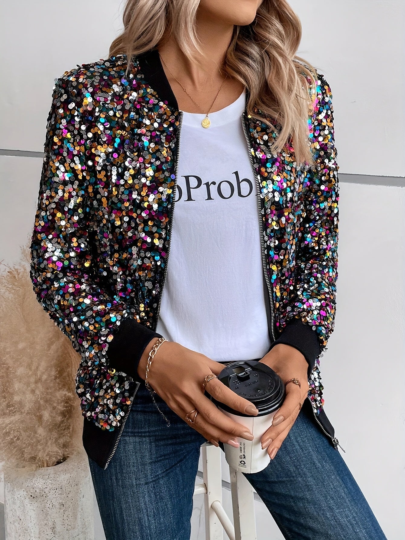 Elegante, mit Pailletten verzierte Damenjacke – schicker Bomber-Stil mit Reißverschluss, Baseballkragen, langen Ärmeln und buntem Punktmuster , aus nicht dehnbarem Polyestergewebe