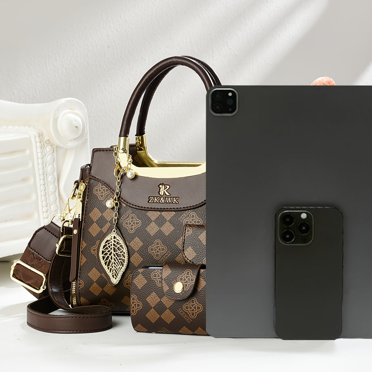 Ein einzigartiges Set aus mehreren stilvollen Handtaschen für Frauen,  leicht kombinierbar mit diversen Outfits