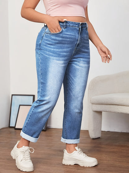 Jeans für Frauen in Übergröße aus waschbarem, dehnbarem Stoff mit umgeschlagenen Säumen.
