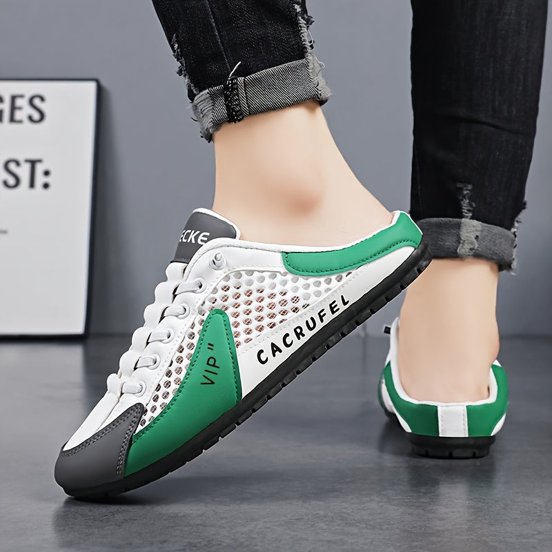 Ein Paar Slip-on-Fashion-Hausschuhe im sportlich-legere Stil , beige , grau , weiss-grün
