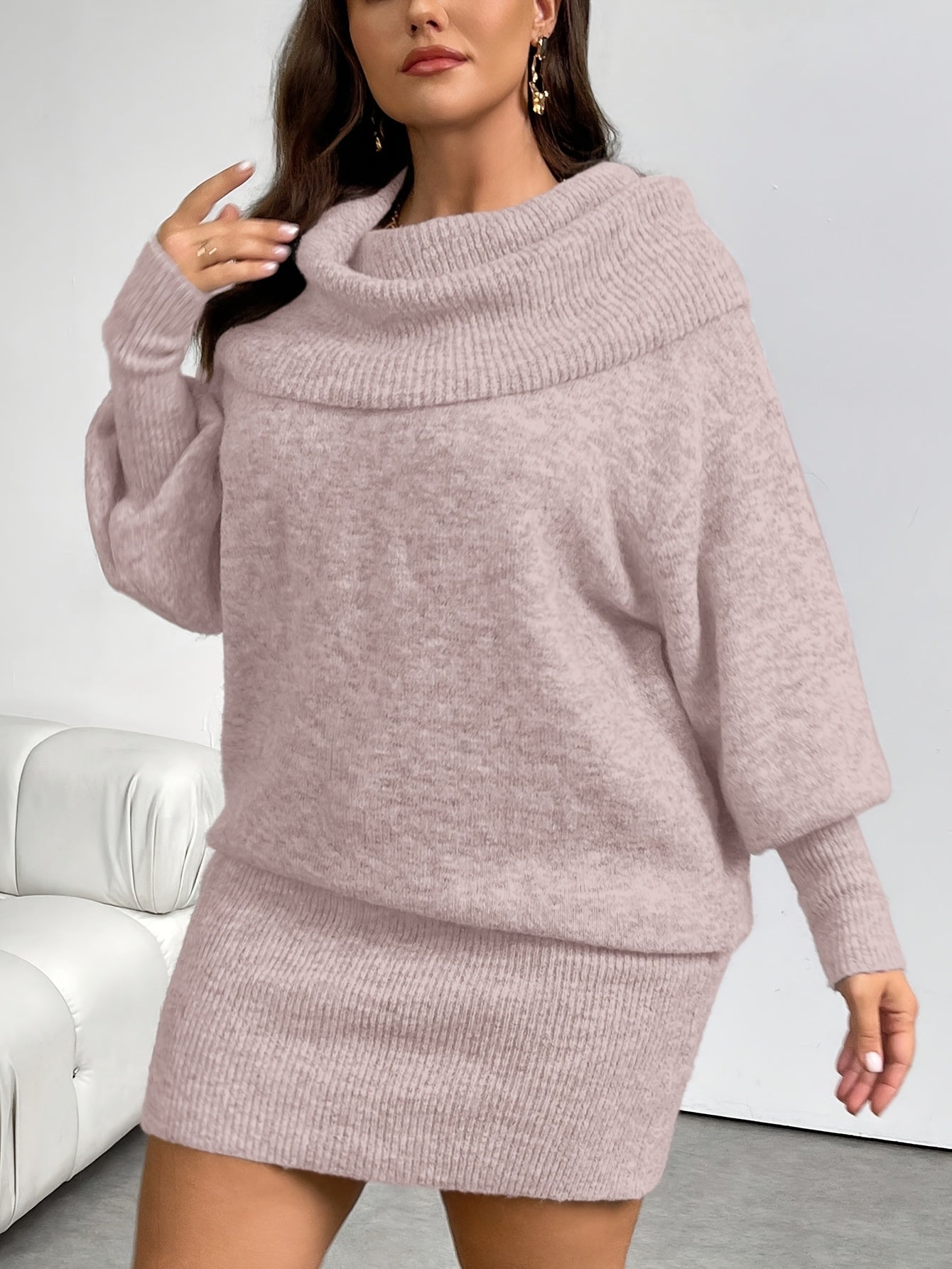 Große Größen, Fierearega lange Version, lässiger Stil, 21. Jahrhundert Stil, graues schulterfreies Kleid mit langen Ärmeln