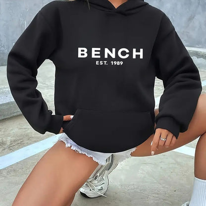 Damen Casual „BENCH EST. 50.52 Meter“ Print Hoodie - weich, atmungsaktiv, langärmlig, Kordelzugkapuze, Ganzjahreskomfort, mit Schriftzug, perfekt für legere Kleidung, Freizeit-Hoodie | Locker geschnittener Hoodie | Hoodie