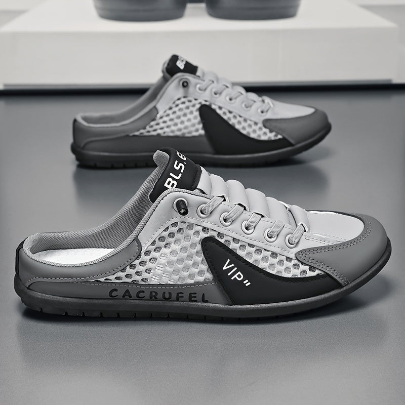 Ein Paar Slip-on-Fashion-Hausschuhe im sportlich-legere Stil , beige , grau , weiss-grün