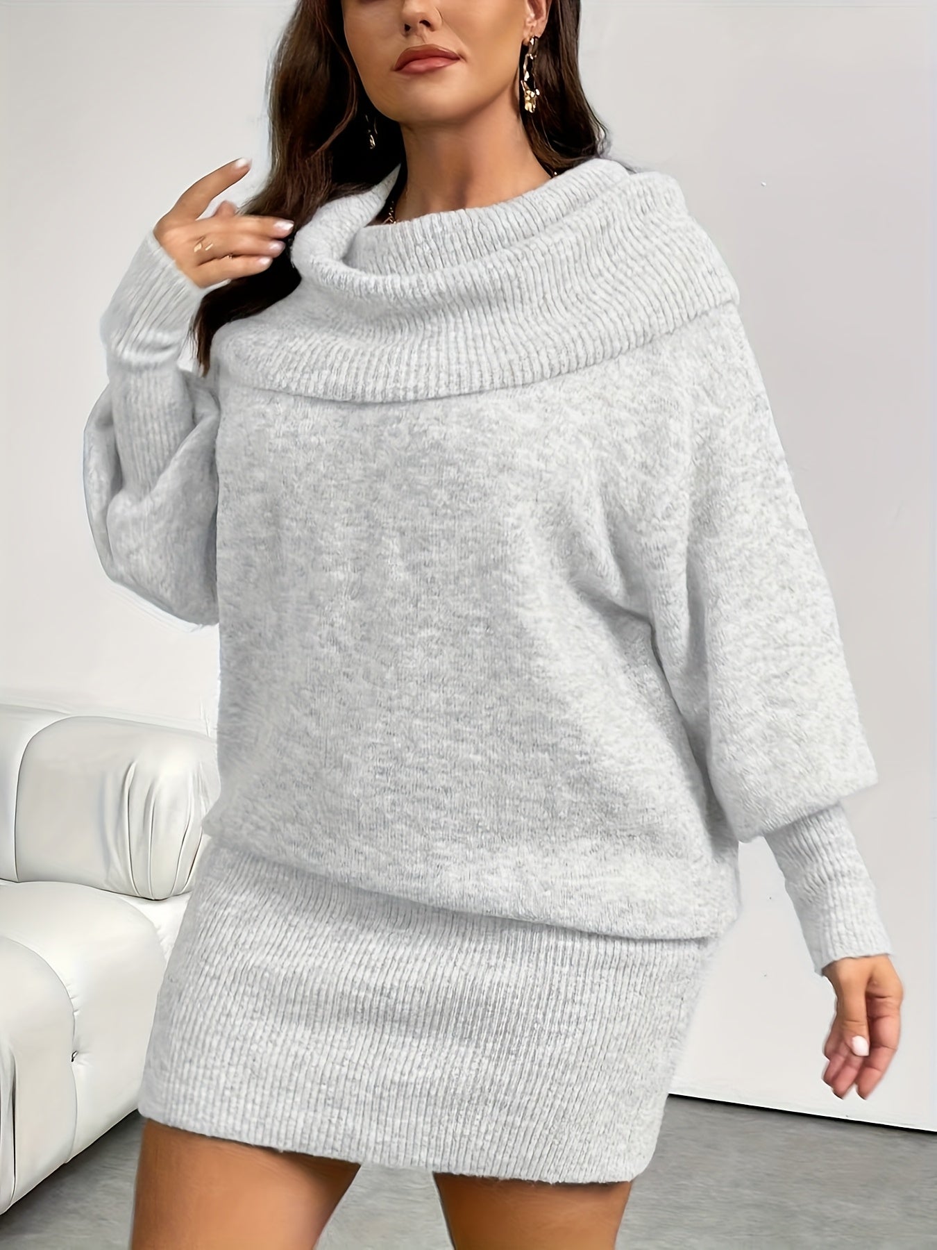 Große Größen, Fierearega lange Version, lässiger Stil, 21. Jahrhundert Stil, graues schulterfreies Kleid mit langen Ärmeln