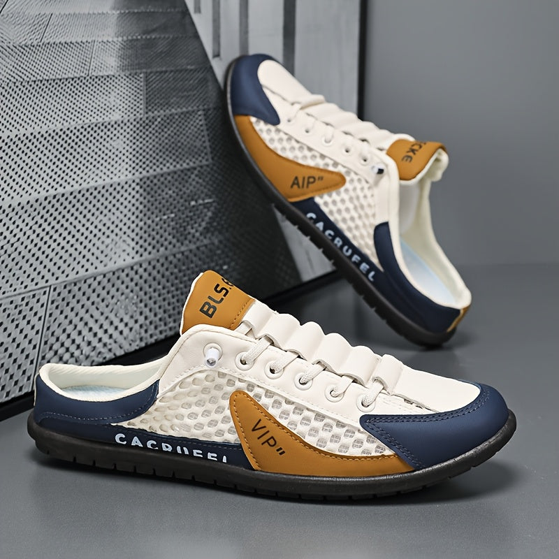 Ein Paar Slip-on-Fashion-Hausschuhe im sportlich-legere Stil , beige , grau , weiss-grün