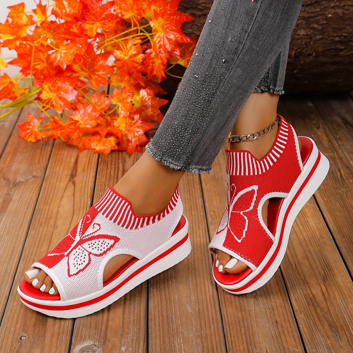 Atmungsaktive gestrickte Mesh-Damen-Casual-Sandalen mit Schmetterlingsmuster | Offene Zehen, Riemchen hinten, Positionierungsdruck, Synthetisches Kunstleder-Fußbett, Stoffinnendetails, TPR-Sohle