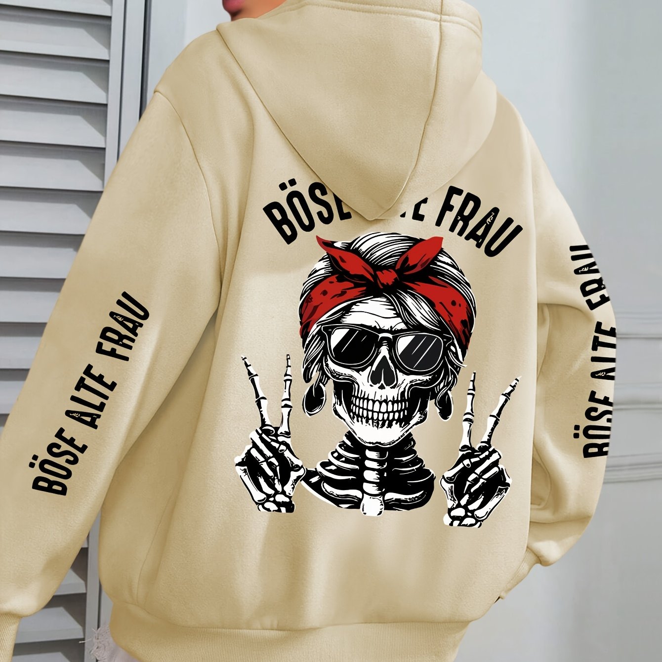 Große Größen  - Hoodie mit Totenkopf-Muster - Böse Alte Frau Druck