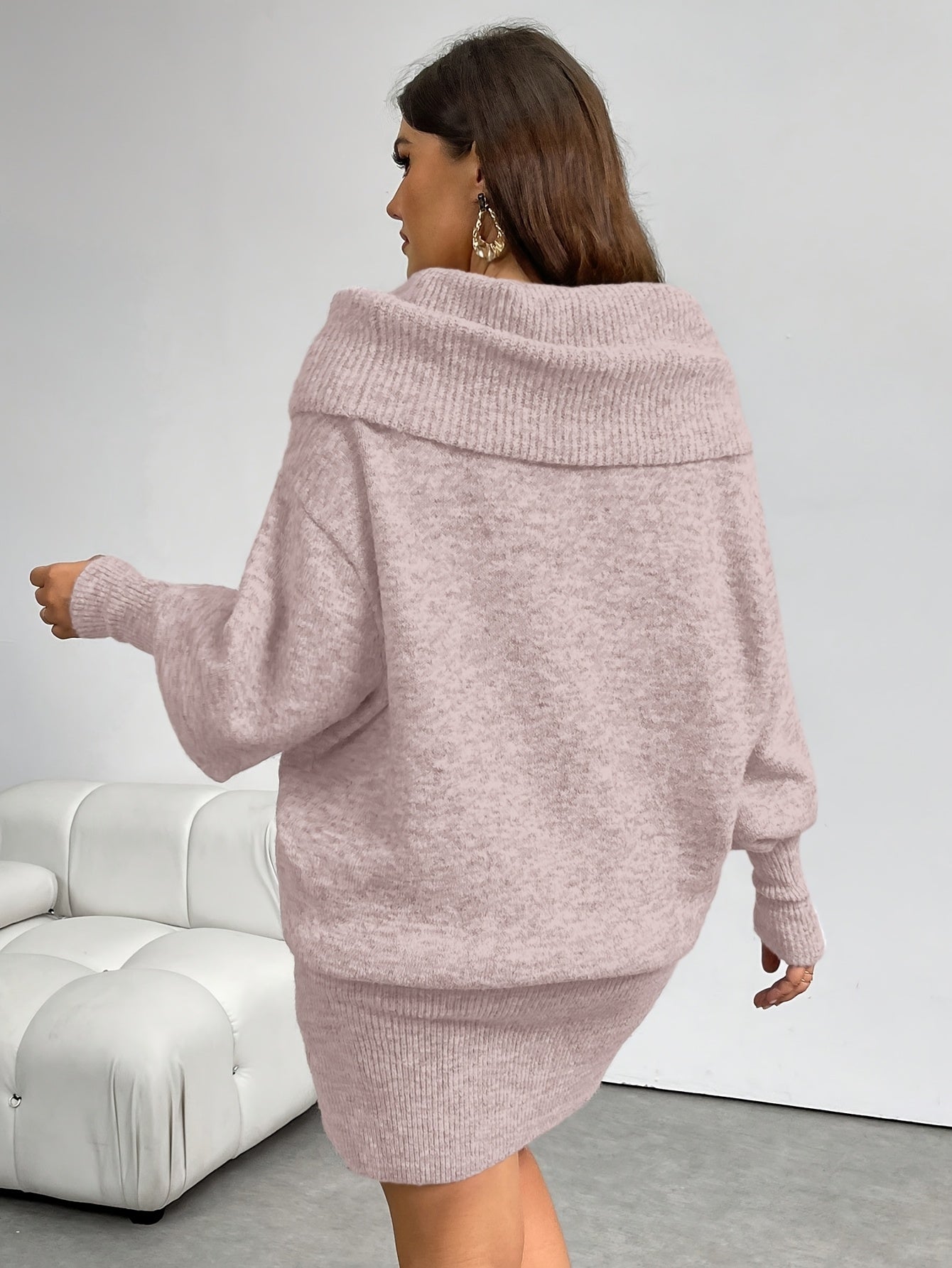 Große Größen, Fierearega lange Version, lässiger Stil, 21. Jahrhundert Stil, graues schulterfreies Kleid mit langen Ärmeln