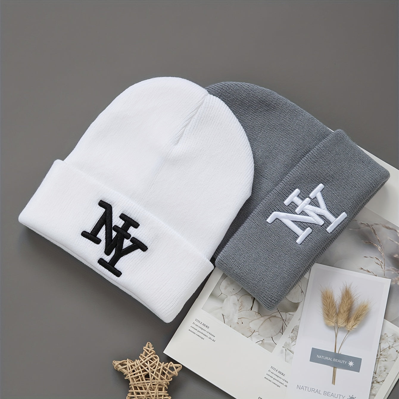 2er-Pack Unisex Wintermützen, einfarbig gestrickte Polyester-Outdoor, handwaschbar, modisch für den täglichen Gebrauch für Männer und Frauen