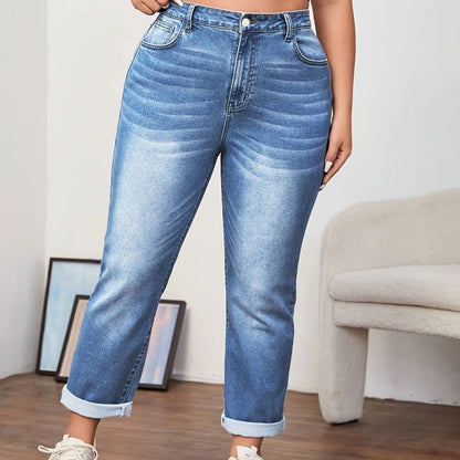 Jeans für Frauen in Übergröße aus waschbarem, dehnbarem Stoff mit umgeschlagenen Säumen.