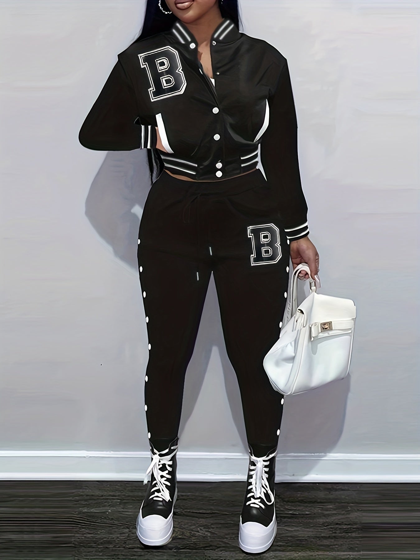 Damen-Set aus roter Jacke und Hose - Lässiges Polyester mit Buchstaben-„B“-Aufnähern, Knopfverschluss und gestreiften Akzenten