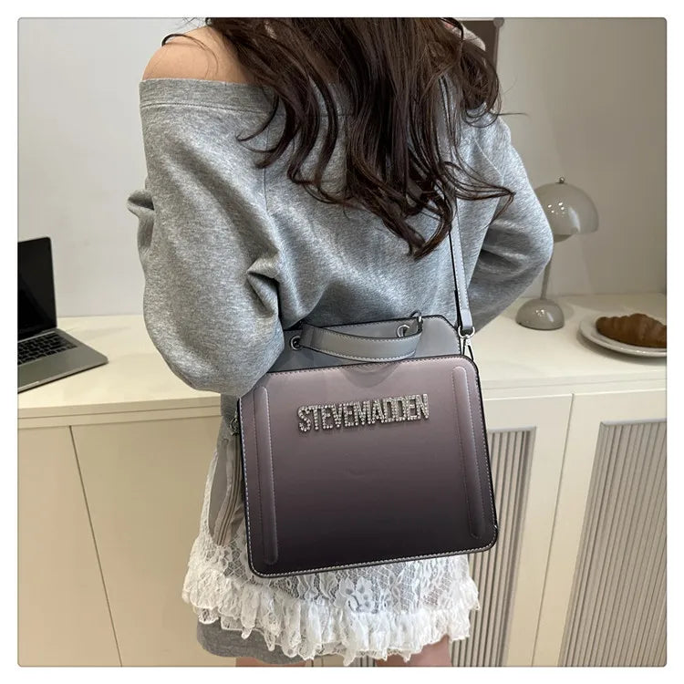 Modische kleine quadratische Handtasche für Damen, Schultertasche mit Buchstabenprint, Farbverlauf Crossbody-Tasche, Retro-Europäischer Stil, PU...