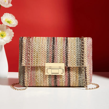 Umhängetasche für Frauen mit Kettenriemen, stilvolles Accessoire für Bankette, Schultertasche für Tages- bis Abendoutfits