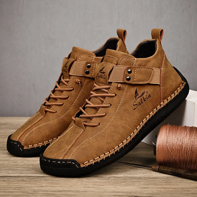 Neue 2025 handgefertigte Leder-Casual-Herrenschuhe Design Sneakers Männer atmungsaktive Lederschuhe Herren Stiefeletten für draußen