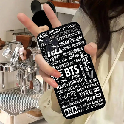 K-Pop Cartoon Jungen B-BT21S Handyhülle für diverse IPhone Modelle Schwarze Hülle