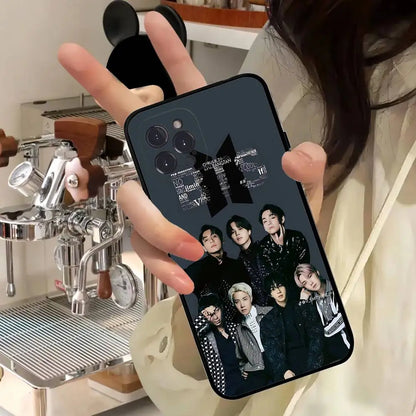 K-Pop Cartoon Jungen B-BT21S Handyhülle für diverse IPhone Modelle Schwarze Hülle