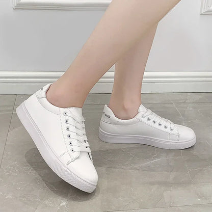 Damen Sneaker 2026 Mode Atmungsaktive Vulkanisierte Schuhe PU-Leder Plateau-Schuhe Weiße Schnürschuhe Lässige Schuhe Zapatos Mujer