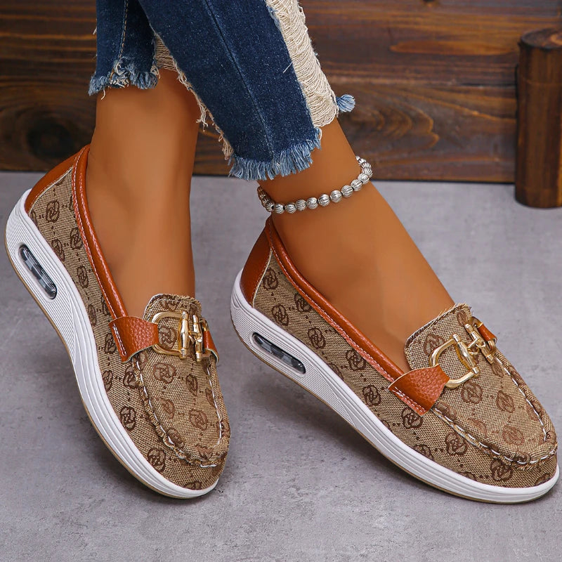 Neue Herbstkollektion Damen Trend Retro Designer Flache Schuhe Damen Modische Runde Zehen Metall Dekoration