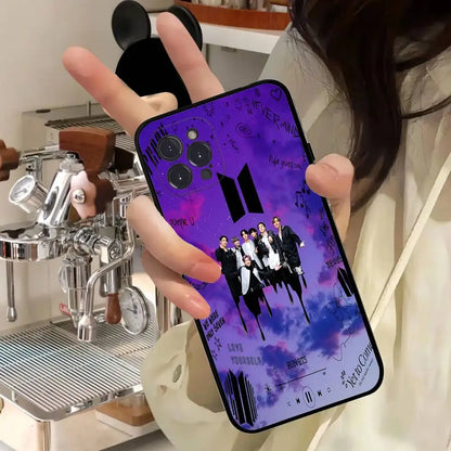 K-Pop Cartoon Jungen B-BT21S Handyhülle für diverse IPhone Modelle Schwarze Hülle