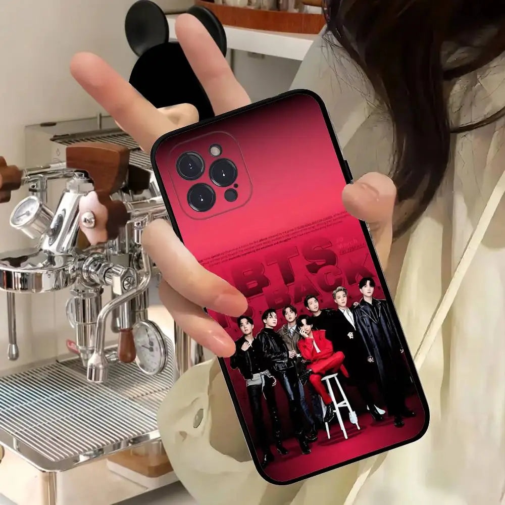 K-Pop Cartoon Jungen B-BT21S Handyhülle für diverse IPhone Modelle Schwarze Hülle