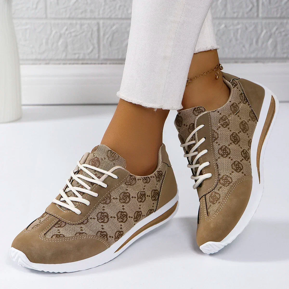Frühling und Sommer Damen Designer Cross-Riemen Sneakers Flach
