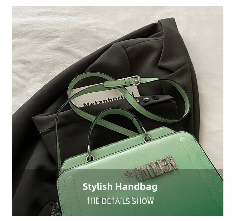 Modische kleine quadratische Handtasche für Damen, Schultertasche mit Buchstabenprint, Farbverlauf Crossbody-Tasche, Retro-Europäischer Stil, PU...