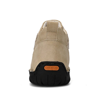 Neue 2025 handgefertigte Leder-Casual-Herrenschuhe Design Sneakers Männer atmungsaktive Lederschuhe Herren Stiefeletten für draußen