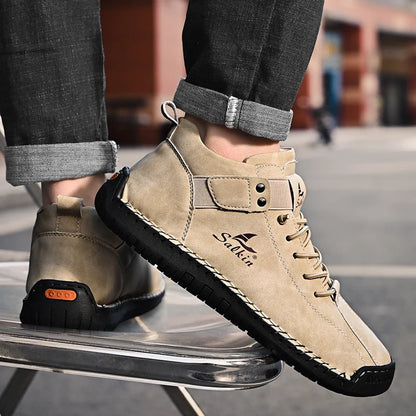 Neue 2025 handgefertigte Leder-Casual-Herrenschuhe Design Sneakers Männer atmungsaktive Lederschuhe Herren Stiefeletten für draußen