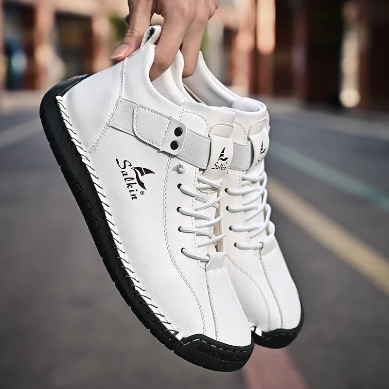 Neue 2025 handgefertigte Leder-Casual-Herrenschuhe Design Sneakers Männer atmungsaktive Lederschuhe Herren Stiefeletten für draußen