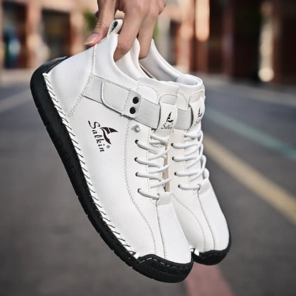 Neue 2025 handgefertigte Leder-Casual-Herrenschuhe Design Sneakers Männer atmungsaktive Lederschuhe Herren Stiefeletten für draußen