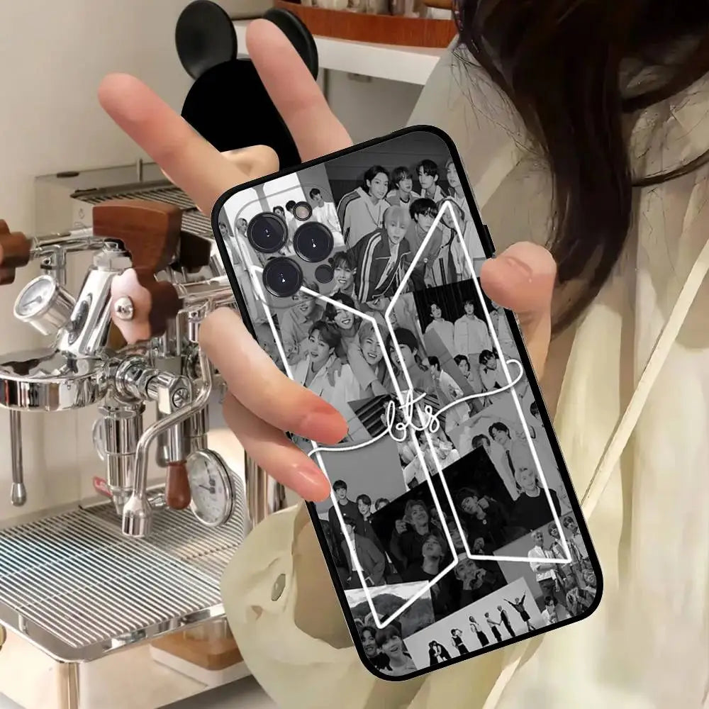 K-Pop Cartoon Jungen B-BT21S Handyhülle für diverse IPhone Modelle Schwarze Hülle
