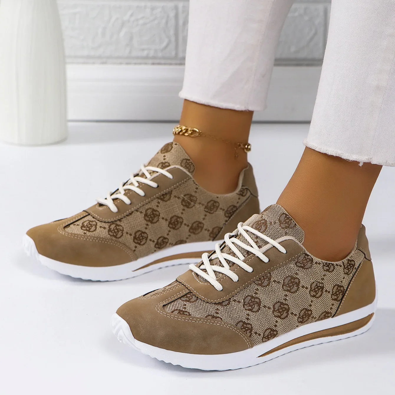 Frühling und Sommer Damen Designer Cross-Riemen Sneakers Flach