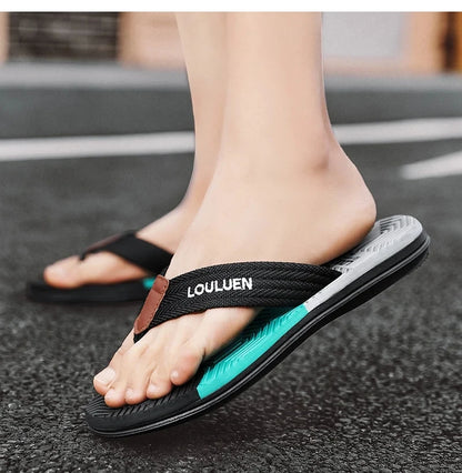 Hochwertige heißverkaufte Herren Flip-Flops Sommerstrand Flip-Flops Herrenmode Atmungsaktive lässige Strand-Herrenschuhe Sommer Outdoor