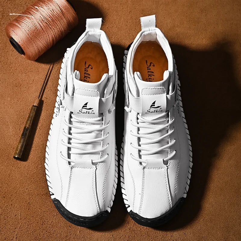 Neue 2025 handgefertigte Leder-Casual-Herrenschuhe Design Sneakers Männer atmungsaktive Lederschuhe Herren Stiefeletten für draußen