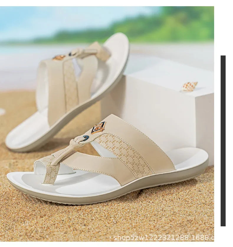Modische Herrenslipper in großen Größen, Tanga-Stil, Sommer 2026, Splice-Design, glattes Haar, grenzüberschreitende Slipper, modische Clogs