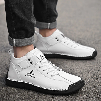 Neue 2025 handgefertigte Leder-Casual-Herrenschuhe Design Sneakers Männer atmungsaktive Lederschuhe Herren Stiefeletten für draußen