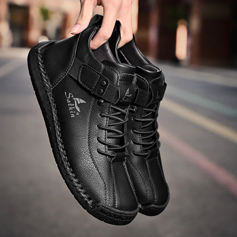 Neue 2025 handgefertigte Leder-Casual-Herrenschuhe Design Sneakers Männer atmungsaktive Lederschuhe Herren Stiefeletten für draußen