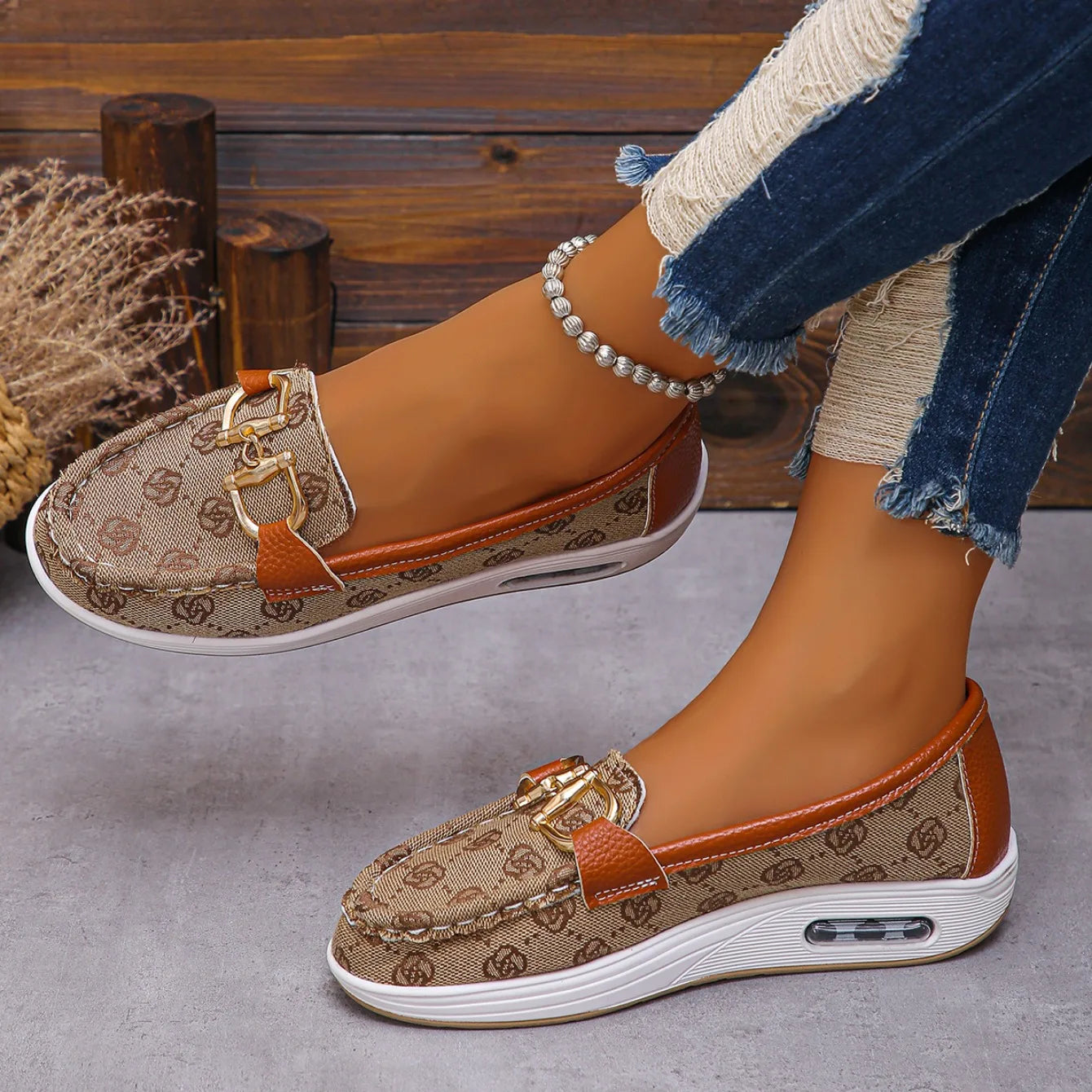 Neue Herbstkollektion Damen Trend Retro Designer Flache Schuhe Damen Modische Runde Zehen Metall Dekoration