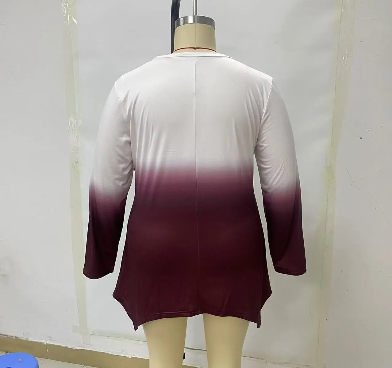 T-Shirt in Übergröße mit Farbverlauf für Frauen, lässiges Langarmshirt mit rundem Halsausschnitt für Frühling und Herbst.