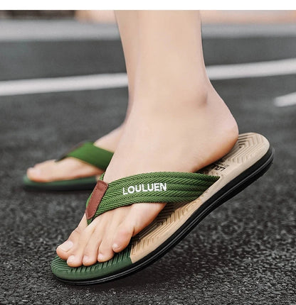 Hochwertige heißverkaufte Herren Flip-Flops Sommerstrand Flip-Flops Herrenmode Atmungsaktive lässige Strand-Herrenschuhe Sommer Outdoor