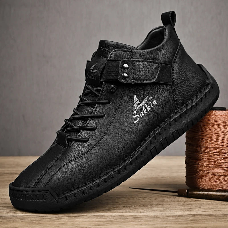 Neue 2025 handgefertigte Leder-Casual-Herrenschuhe Design Sneakers Männer atmungsaktive Lederschuhe Herren Stiefeletten für draußen
