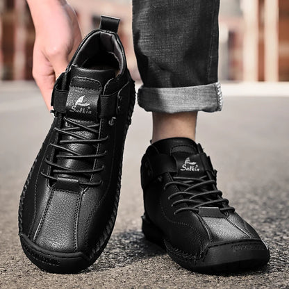 Neue 2025 handgefertigte Leder-Casual-Herrenschuhe Design Sneakers Männer atmungsaktive Lederschuhe Herren Stiefeletten für draußen