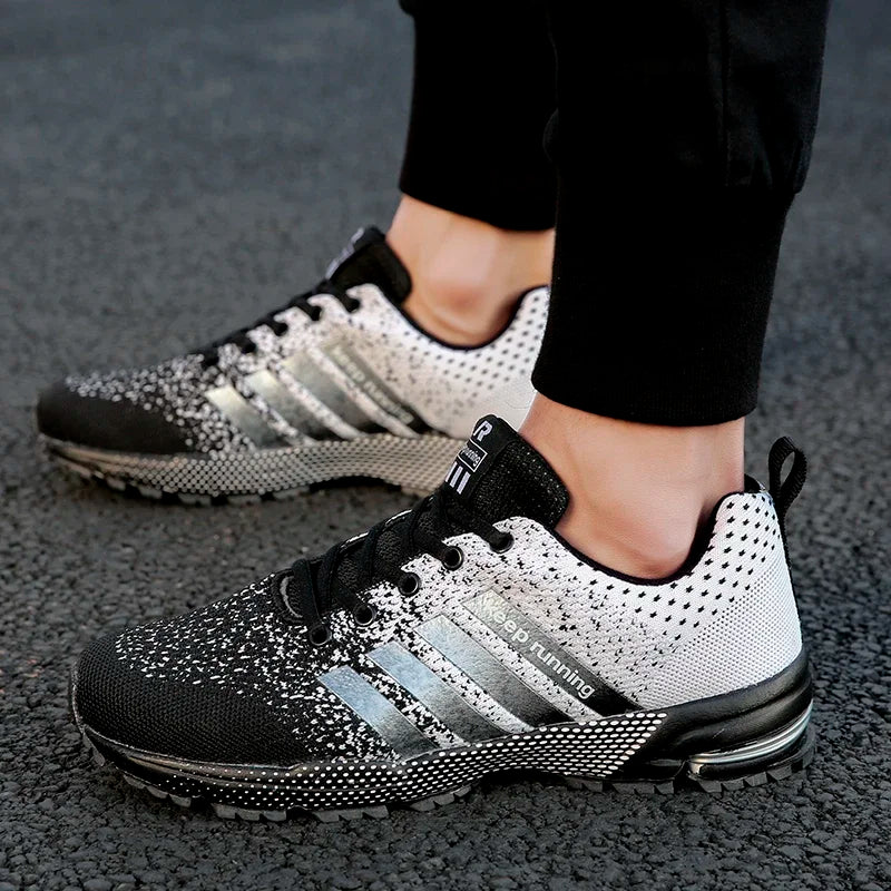 Neue Herren- und Damen-Sportschuhe mit fliegendem Mesh-Obermaterial für Frühling und Sommer, atmungsaktiv, bis EU Grösse 45.5