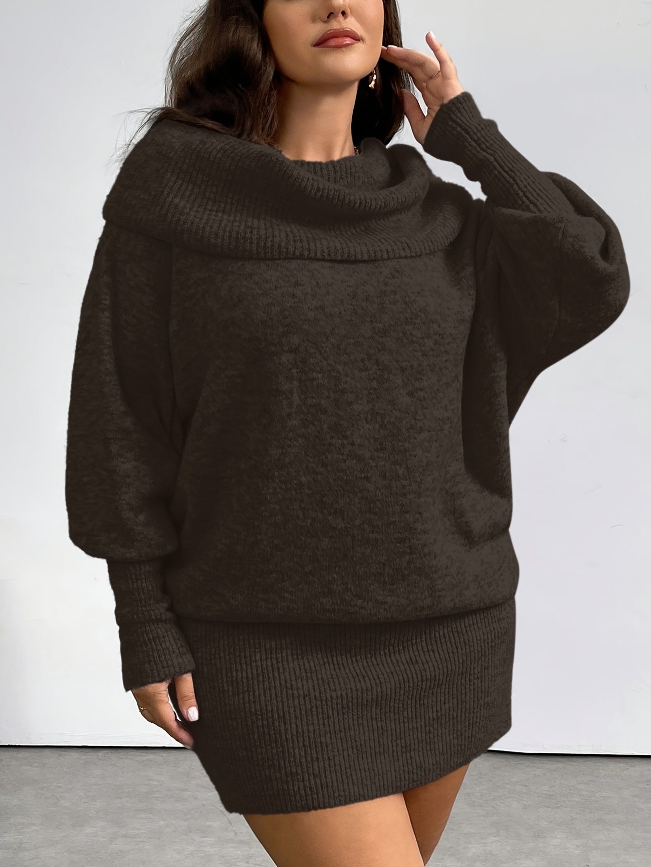 Große Größen, Fierearega lange Version, lässiger Stil, 21. Jahrhundert Stil, graues schulterfreies Kleid mit langen Ärmeln
