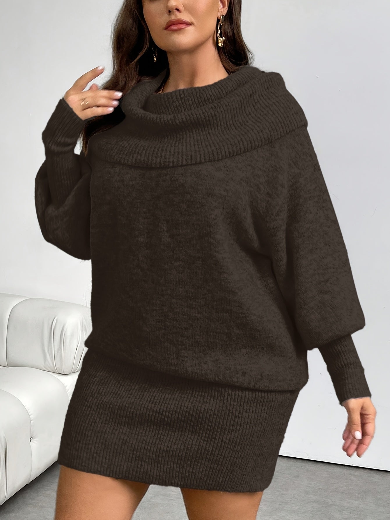 Große Größen, Fierearega lange Version, lässiger Stil, 21. Jahrhundert Stil, graues schulterfreies Kleid mit langen Ärmeln