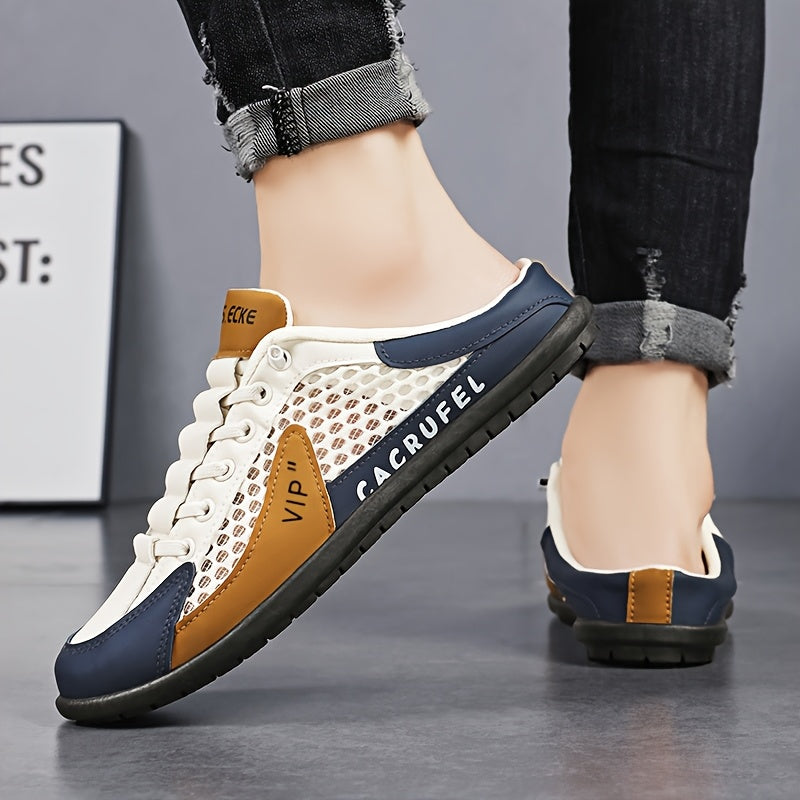 Ein Paar Slip-on-Fashion-Hausschuhe im sportlich-legere Stil , beige , grau , weiss-grün