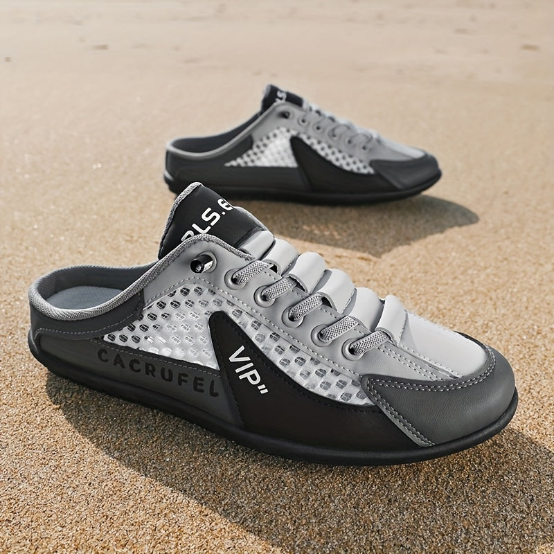 Ein Paar Slip-on-Fashion-Hausschuhe im sportlich-legere Stil , beige , grau , weiss-grün