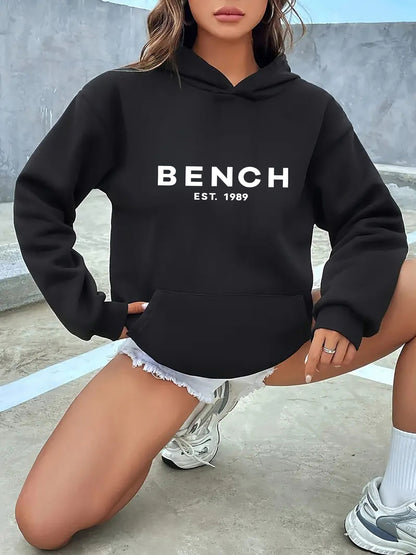Damen Casual „BENCH EST. 50.52 Meter“ Print Hoodie - weich, atmungsaktiv, langärmlig, Kordelzugkapuze, Ganzjahreskomfort, mit Schriftzug, perfekt für legere Kleidung, Freizeit-Hoodie | Locker geschnittener Hoodie | Hoodie