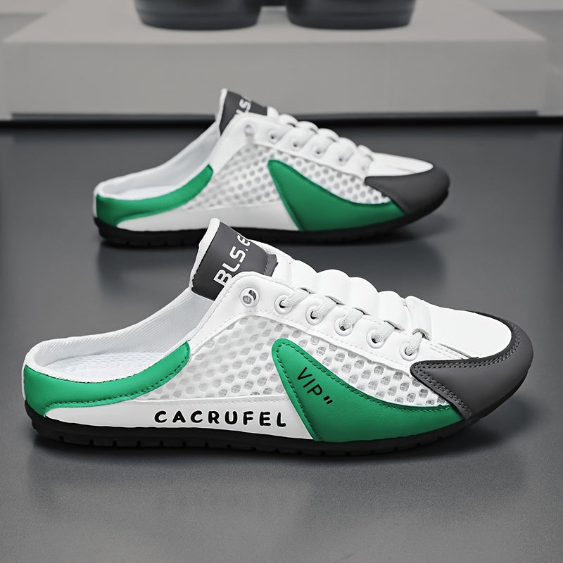 Ein Paar Slip-on-Fashion-Hausschuhe im sportlich-legere Stil , beige , grau , weiss-grün